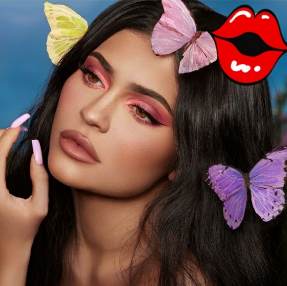 Kylie Cosmetics Stormi Flutter In Love Blush - Picture 7 of 7